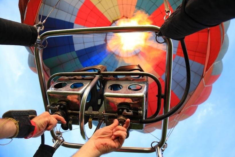 How Do You Control The Height Of A Hot Air Balloon?